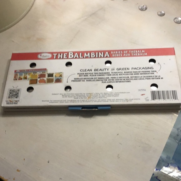 Balmbina eyeshadow pallet - Picture 2 of 3